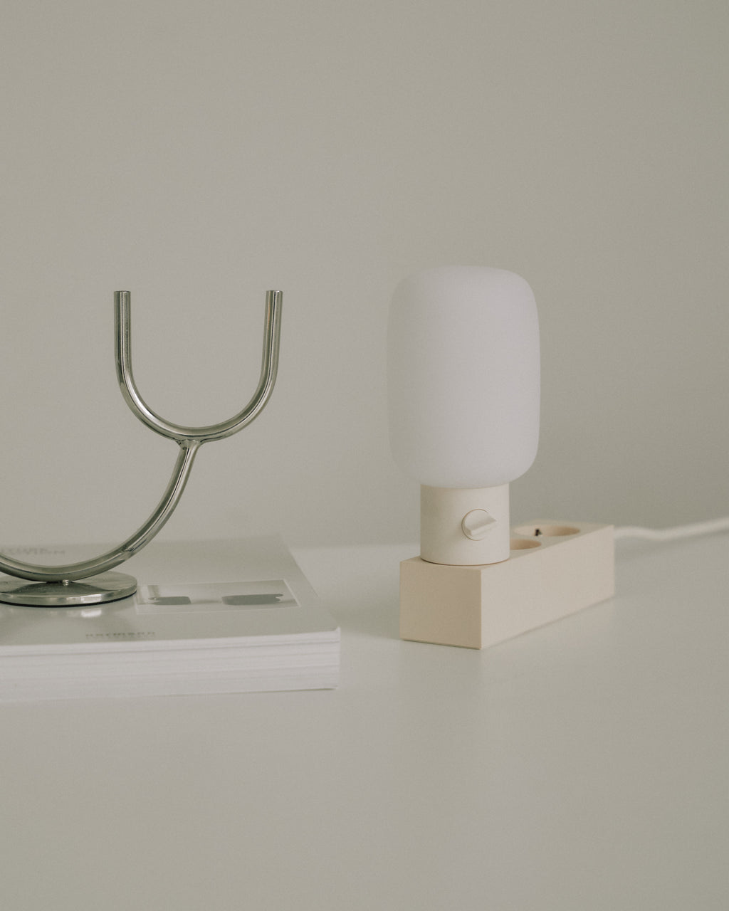 Pedestal Power Bar 2 meters Power Bar 007 Pearl